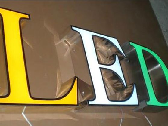 龙游介绍LED招牌的基础知识。